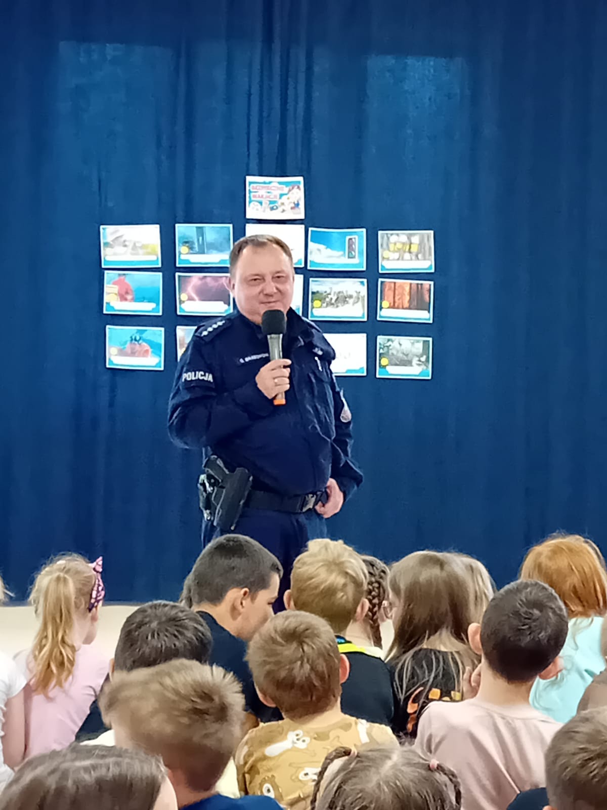 Read more about the article Bezpieczne wakacje z policjantem