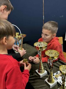 Read more about the article ♟️ Międzyszkolny Turniej Szachowy już za nami! ♟️🏆