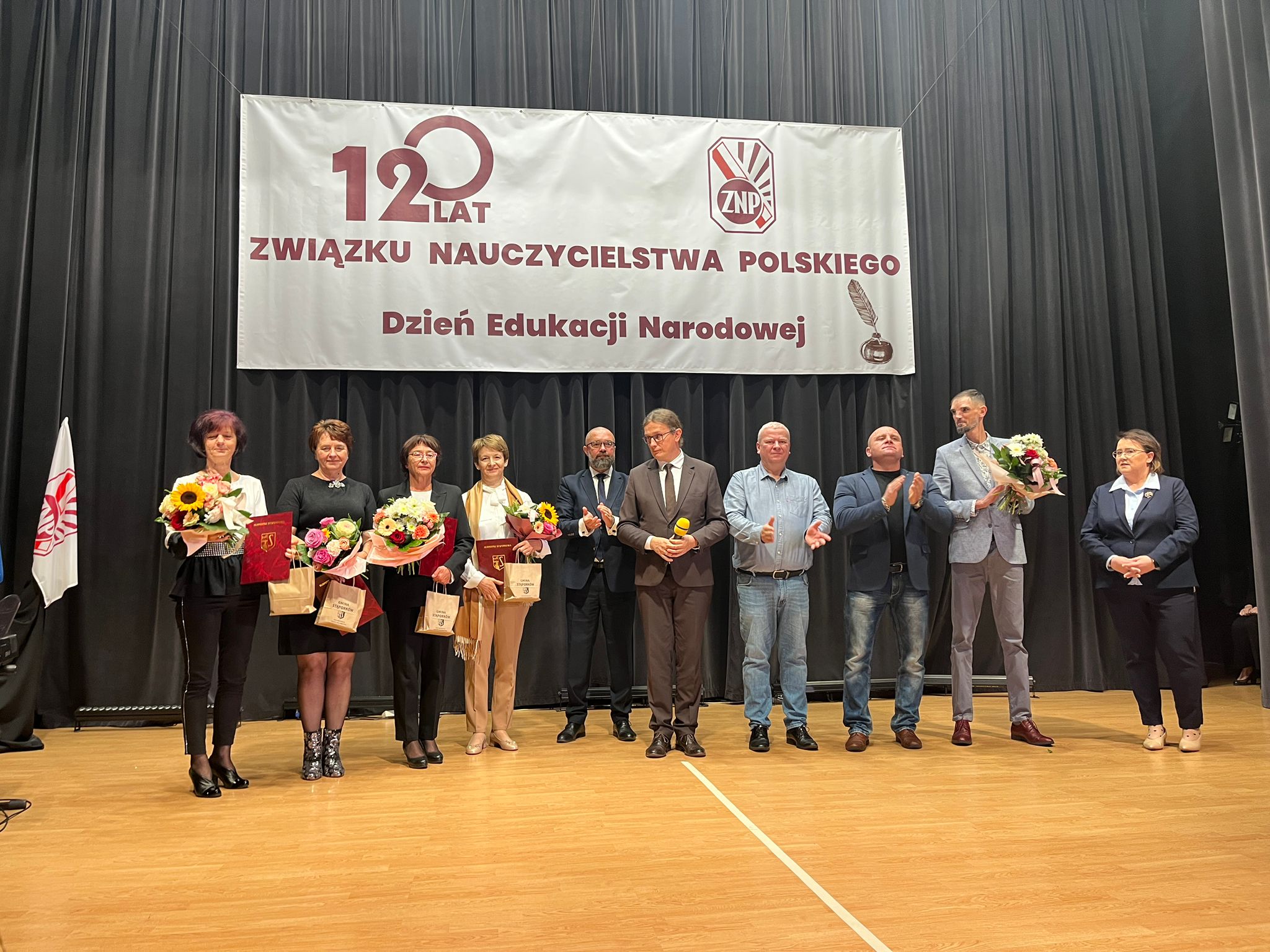 Read more about the article 🎓 Dzień Edukacji Narodowej w MGOKiS w Stąporkowie 🎉
