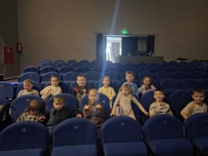 Read more about the article 📽 Nasze Przedszkolaki w kinie!