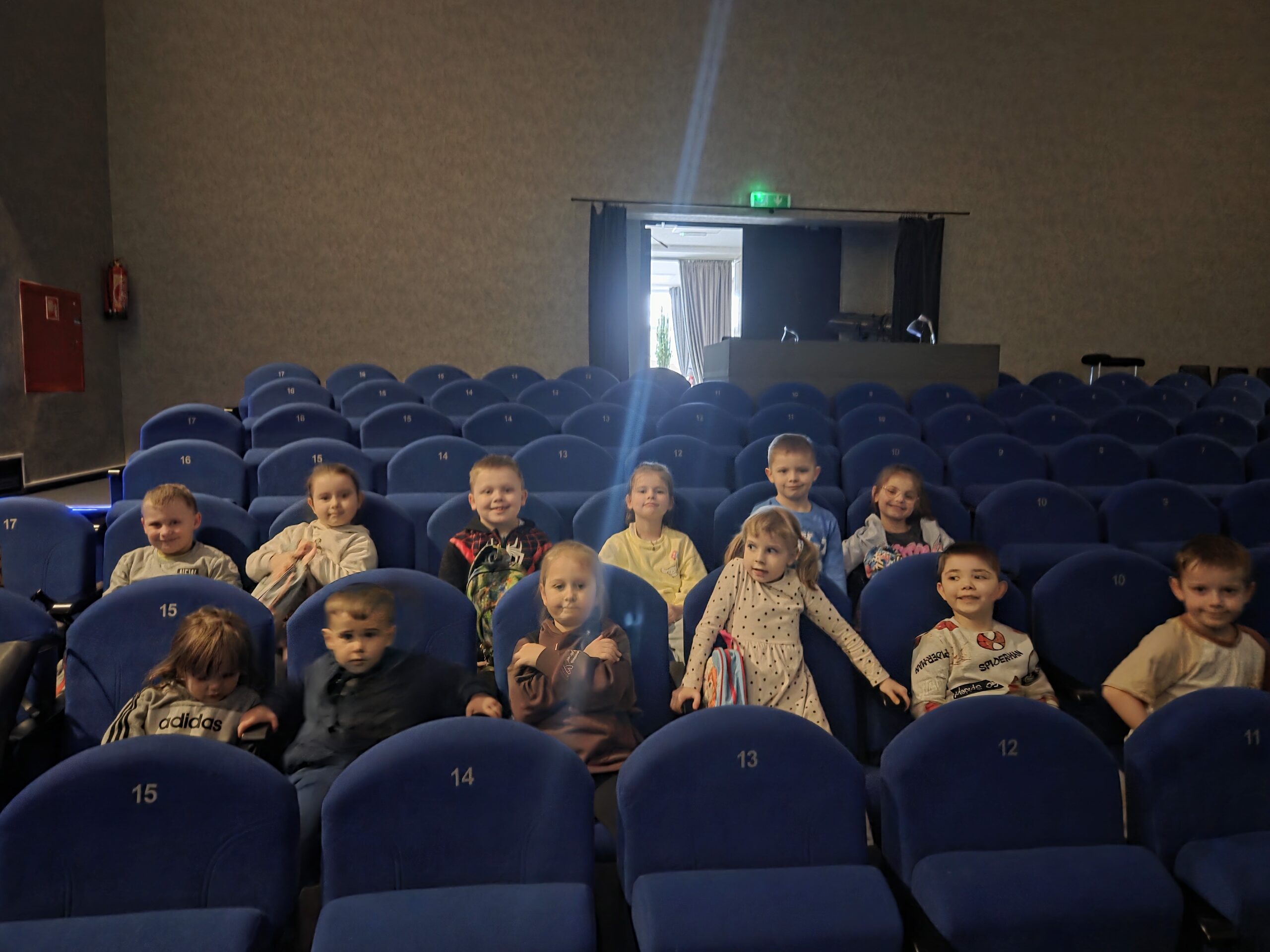Read more about the article 📽 Nasze Przedszkolaki w kinie!
