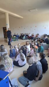 Read more about the article Bezpieczeństwo na drodze – ważna lekcja dla naszych uczniów🛴🚲