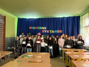 Read more about the article 📚✍️ Wzięliśmy udział w VI Dyktandzie Wiosennym 🌷🕊️